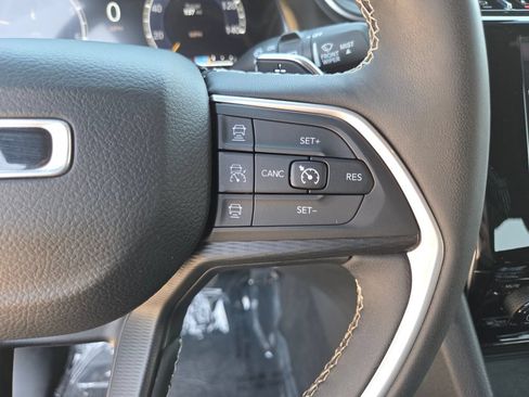 Used 2023 Jeep Grand Cherokee Altitude RWD image 34
