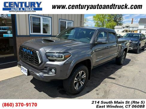 Used 2017 Toyota Tacoma TRD Sport w/ Tow Package AWD/4WD image 1