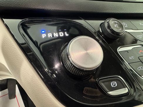 Used 2017 Chrysler Pacifica Touring-L w/ Tire & Wheel Group image 23