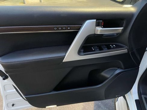 Used 2020 Toyota Land Cruiser Heritage Edition image 26