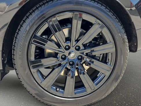 Used 2025 Land Rover Range Rover Long Wheelbase SE AWD/4WD image 36