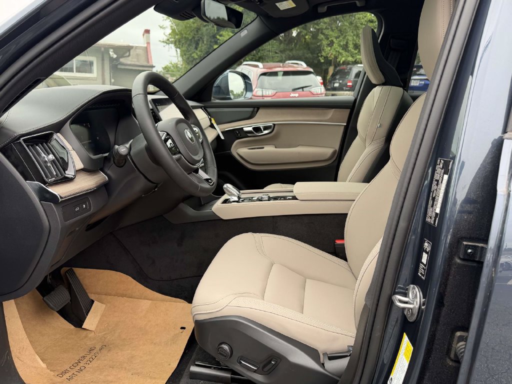 New 2026 Volvo XC90 T8 Plus w/ Protection Package AWD/4WD image 15