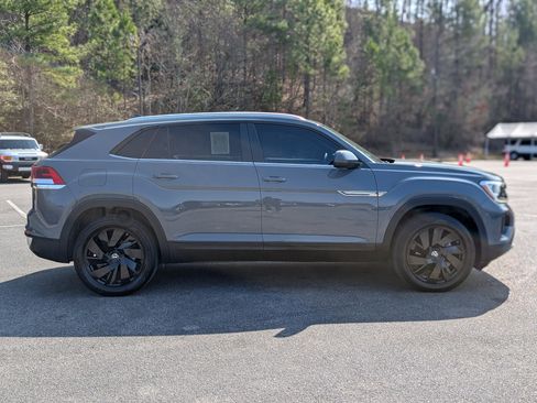 Used 2024 Volkswagen Atlas Cross Sport SE w/ Panoramic Sunroof Package image 10