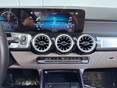 Used 2022 Mercedes-Benz GLB 250 w/ Premium Package Lite image 23