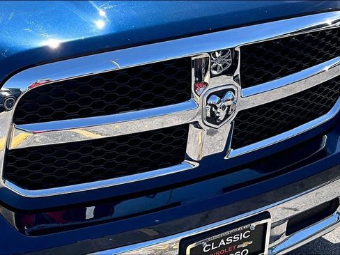 Used 2020 RAM 1500 Classic SLT w/ Luxury Group RWD image 32