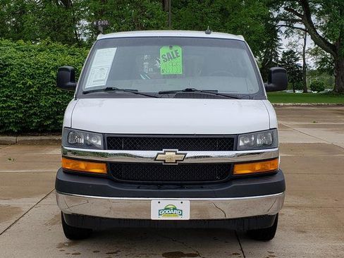 Used 2022 Chevrolet Express 2500 w/ Driver Convenience Package RWD image 9