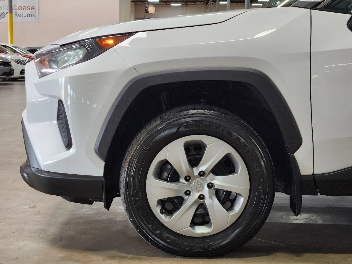 Used 2022 Toyota RAV4 LE FWD image 5
