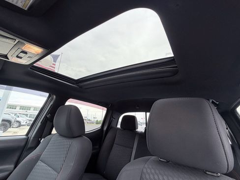 Used 2018 Toyota Tacoma Limited AWD/4WD image 9