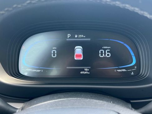 Used 2025 Hyundai Venue SEL FWD image 15