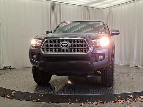 Certified 2017 Toyota Tacoma TRD Sport image 4