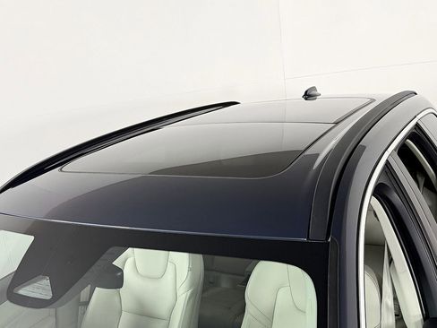 Used 2022 Volvo XC60 B5 Momentum image 15