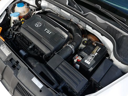 Used 2013 Volkswagen Beetle Turbo FWD image 52