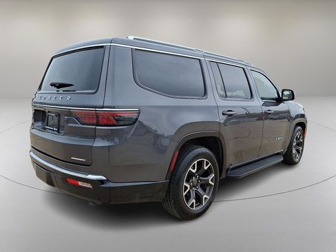 Used 2024 Jeep Wagoneer Series III AWD/4WD image 11