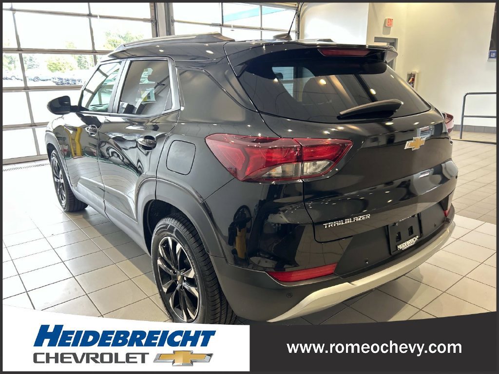 Used 2021 Chevrolet TrailBlazer LT w/ Sun and Liftgate Package FWD image 5