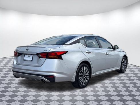 Used 2024 Nissan Altima 2.5 SV w/ SV Premium Package FWD image 7