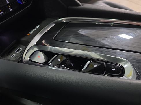 Certified 2023 Buick Enclave Essence image 26