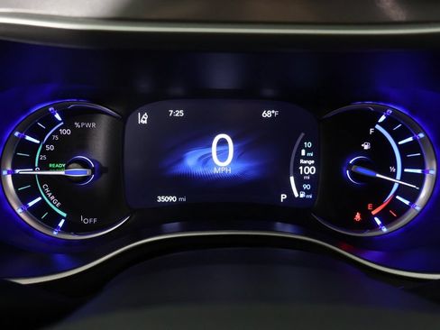 Used 2024 Chrysler Pacifica Limited FWD image 43
