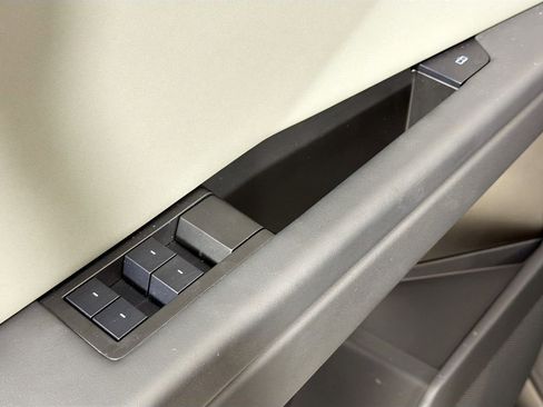 Used 2025 Tesla Cybertruck AWD Crew Cab image 17