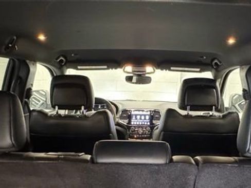 Used 2020 Jeep Grand Cherokee Laredo w/ Laredo X Package image 11