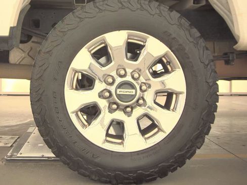 Used 2018 Ford F250 Lariat w/ Lariat Ultimate Package image 11