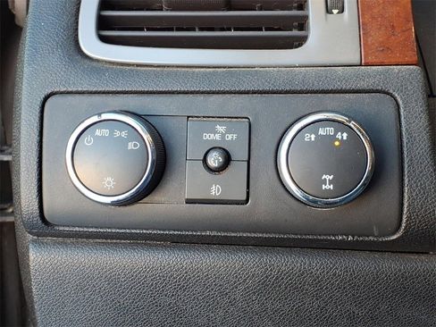 Used 2012 Chevrolet Suburban LT image 21