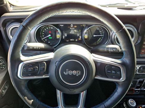 Used 2023 Jeep Wrangler Unlimited Rubicon 4xe w/ Cold Weather Group AWD/4WD image 16