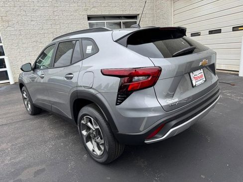 New 2026 Chevrolet Trax LT w/ LT Convenience Package FWD image 5