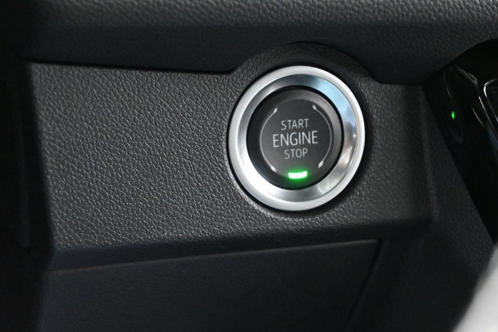 Used 2024 Chevrolet Traverse LT w/ Midnight/Sport Edition FWD image 32