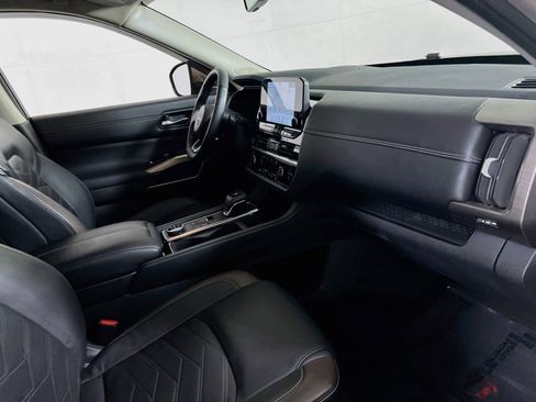 Used 2023 Nissan Pathfinder Platinum AWD/4WD image 31