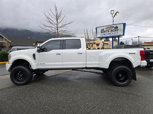 Used 2020 Ford F450 Platinum w/ Camper Package image 8