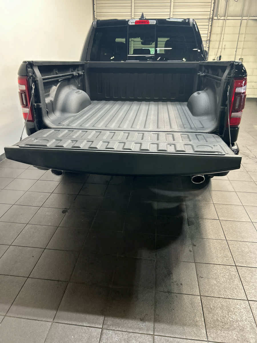 Used 2023 RAM 1500 Laramie AWD/4WD image 11
