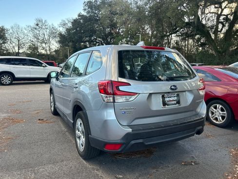 Used 2019 Subaru Forester image 2