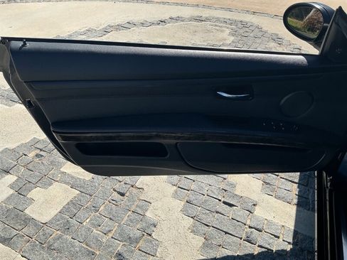 Used 2009 BMW 335i Convertible image 28