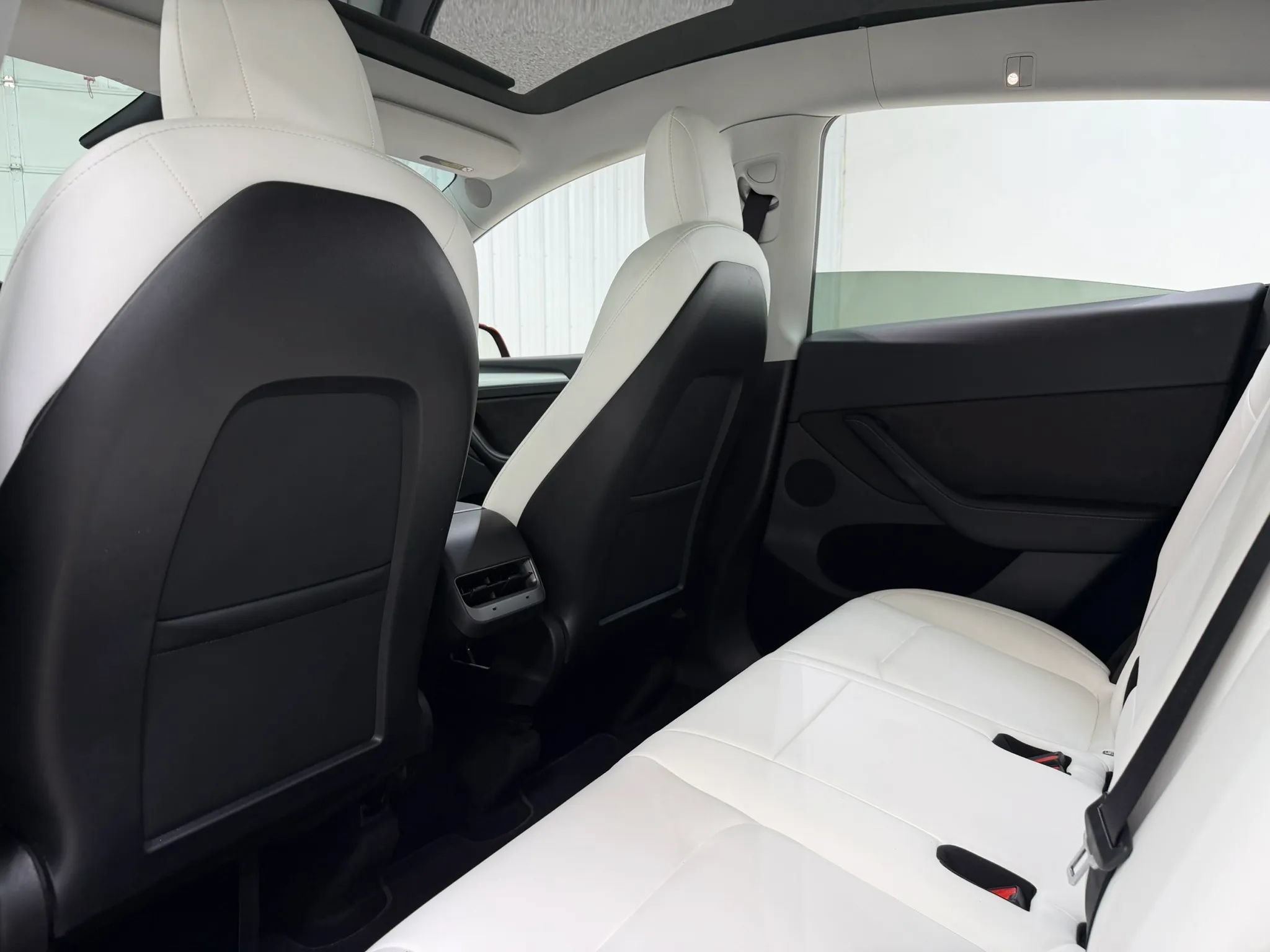 Used 2023 Tesla Model Y Long Range AWD/4WD image 16