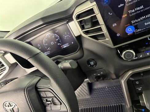 Used 2025 Toyota Tundra Limited image 24