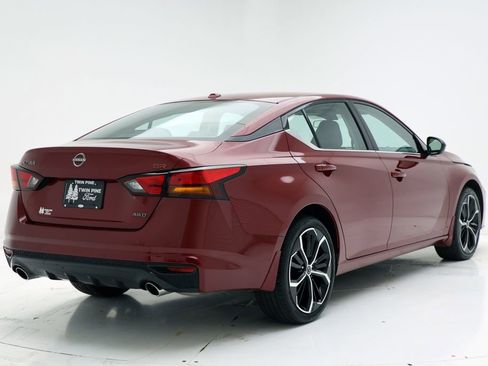 Used 2025 Nissan Altima 2.5 SR AWD/4WD image 9