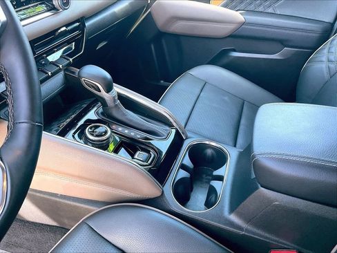 Used 2024 GMC Canyon Denali AWD/4WD image 19