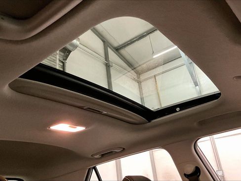 Used 2024 Hyundai Venue SEL image 21