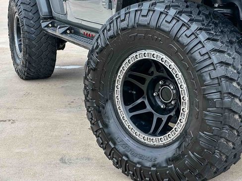 Used 2019 Jeep Wrangler Unlimited Rubicon AWD/4WD image 9