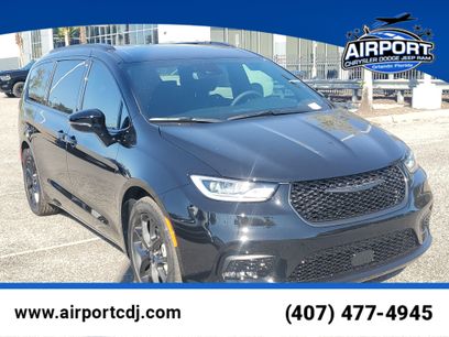 New 2026 Chrysler Pacifica Select w/ S Appearance Package