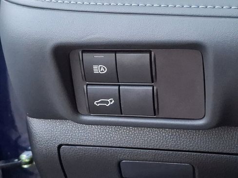 Used 2022 Toyota Highlander LE image 23