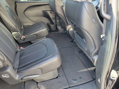 New 2026 Chrysler Pacifica Select FWD image 17