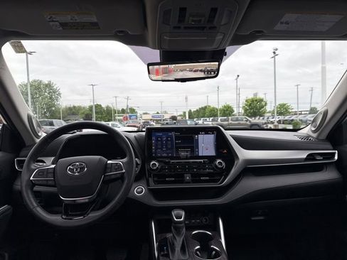 Used 2021 Toyota Highlander Platinum AWD/4WD image 13