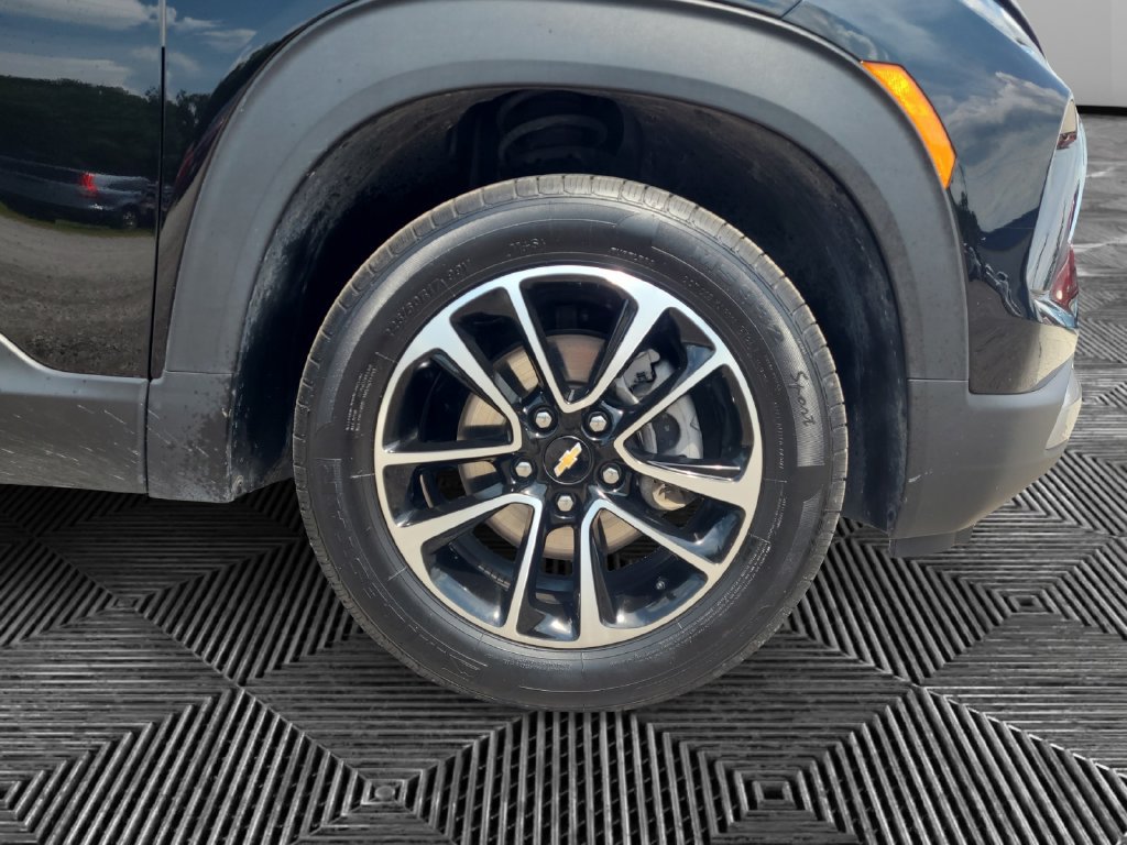Used 2025 Chevrolet TrailBlazer LT AWD/4WD image 16