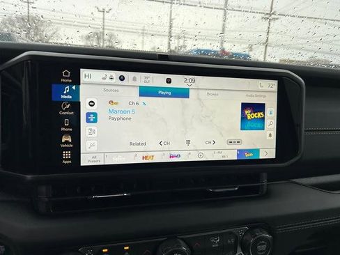 New 2025 Jeep Gladiator Sport image 17