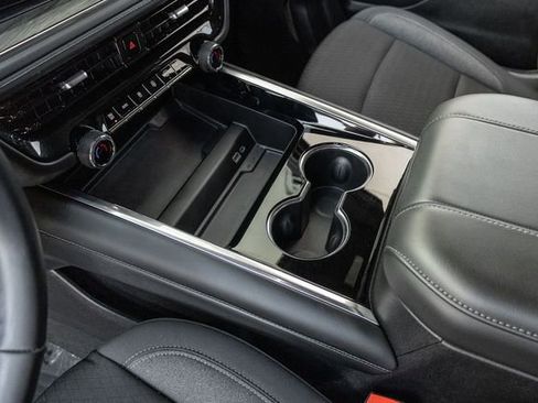 Used 2025 Chevrolet Tahoe LS RWD image 10