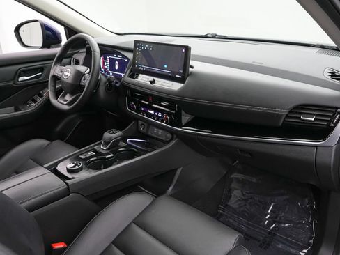 Used 2025 Nissan Rogue SL AWD/4WD image 22