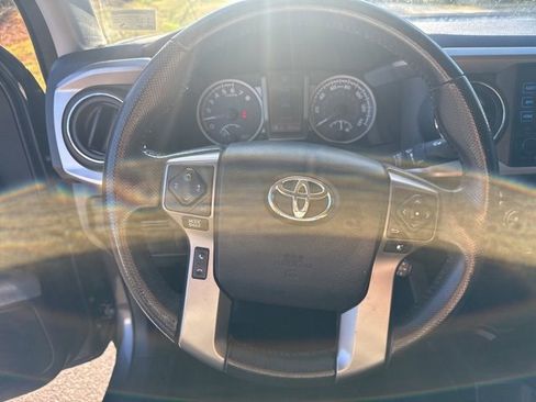 Used 2017 Toyota Tacoma SR5 image 20