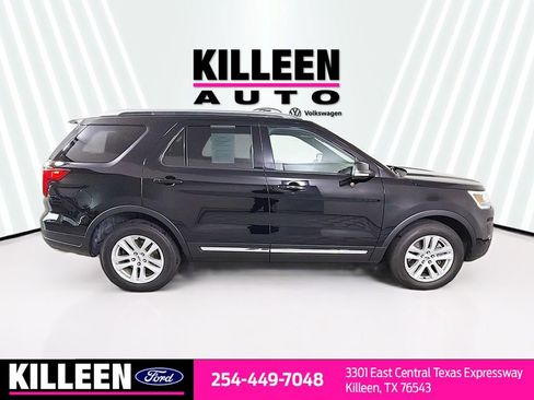Used 2018 Ford Explorer XLT w/ Equipment Group 202A image 9