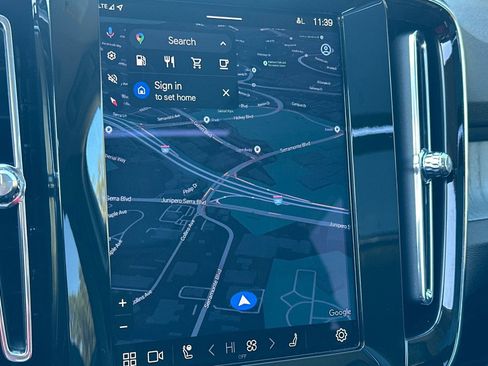 Used 2025 Volvo XC40 B5 Ultra w/ Climate Package image 23